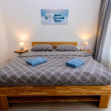 Modern Apartment • Garden • Near The City Center Prag Exteriör bild