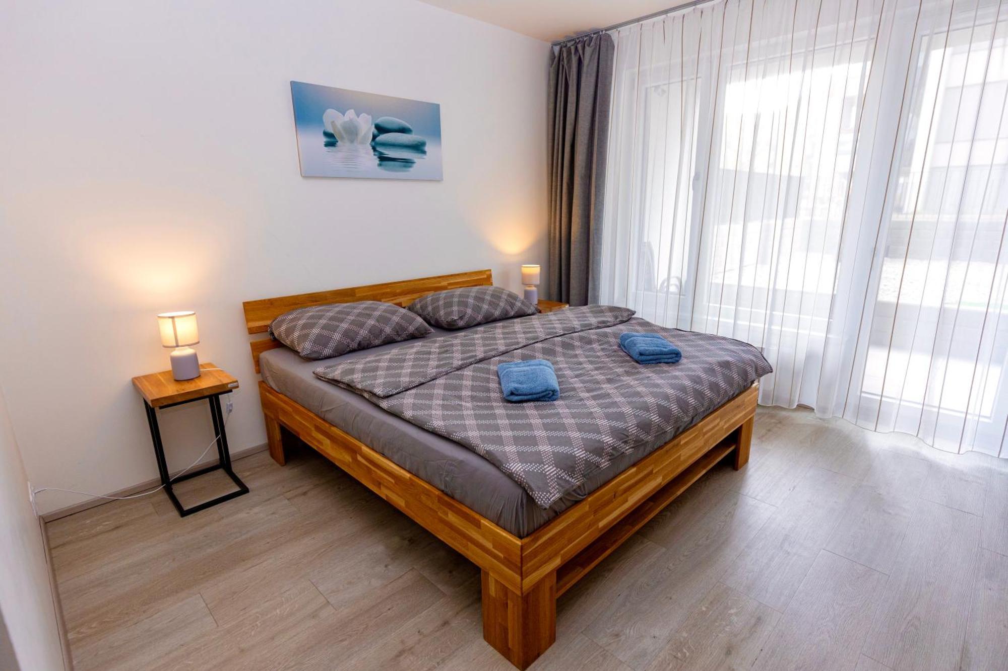Modern Apartment • Garden • Near The City Center Prag Exteriör bild