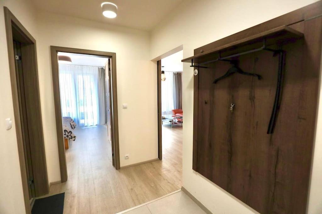 Modern Apartment • Garden • Near The City Center Prag Exteriör bild