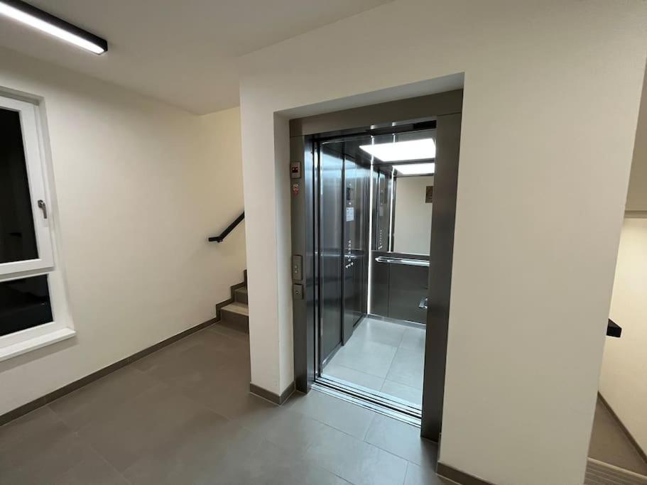 Modern Apartment • Garden • Near The City Center Prag Exteriör bild